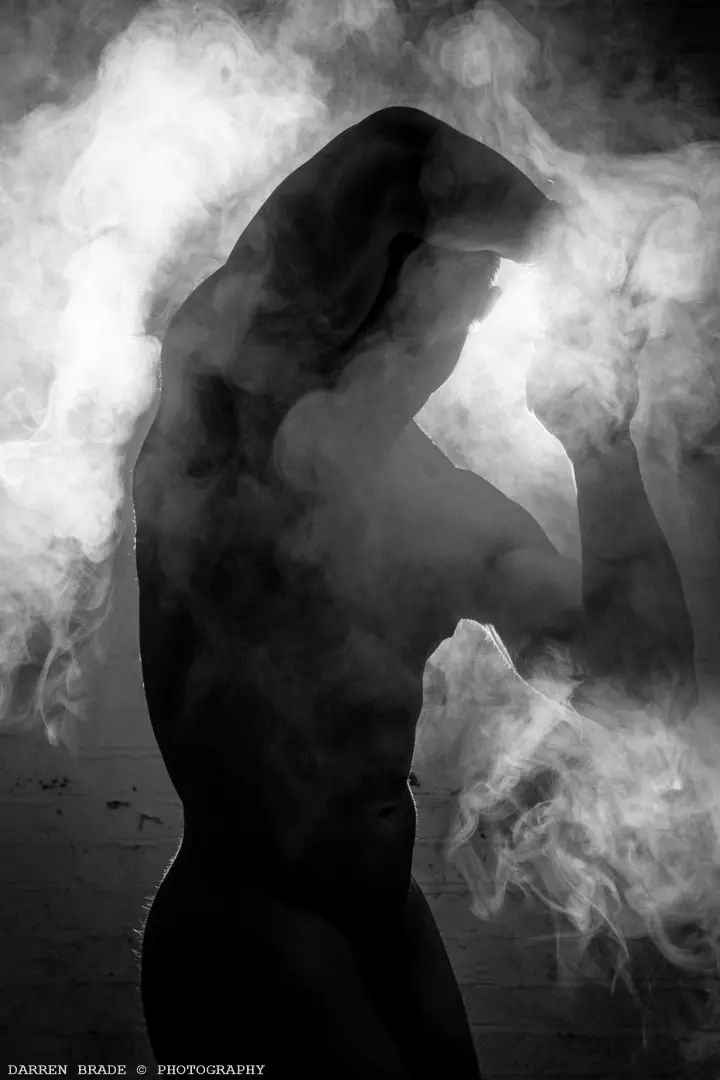 EXKLUSIVT: DRAGON IN THE SMOKE av Darren Brade 18083_1