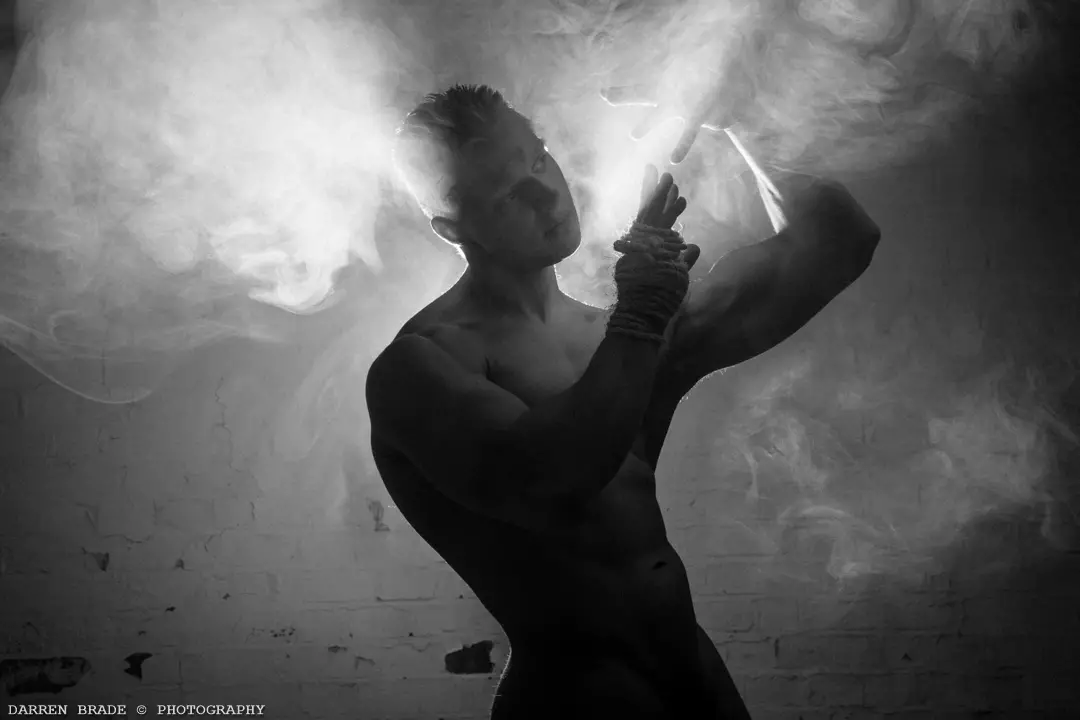 EKSKLUSIIVNE: DRAGON IN THE SMOKE, autor Darren Brade 18083_10