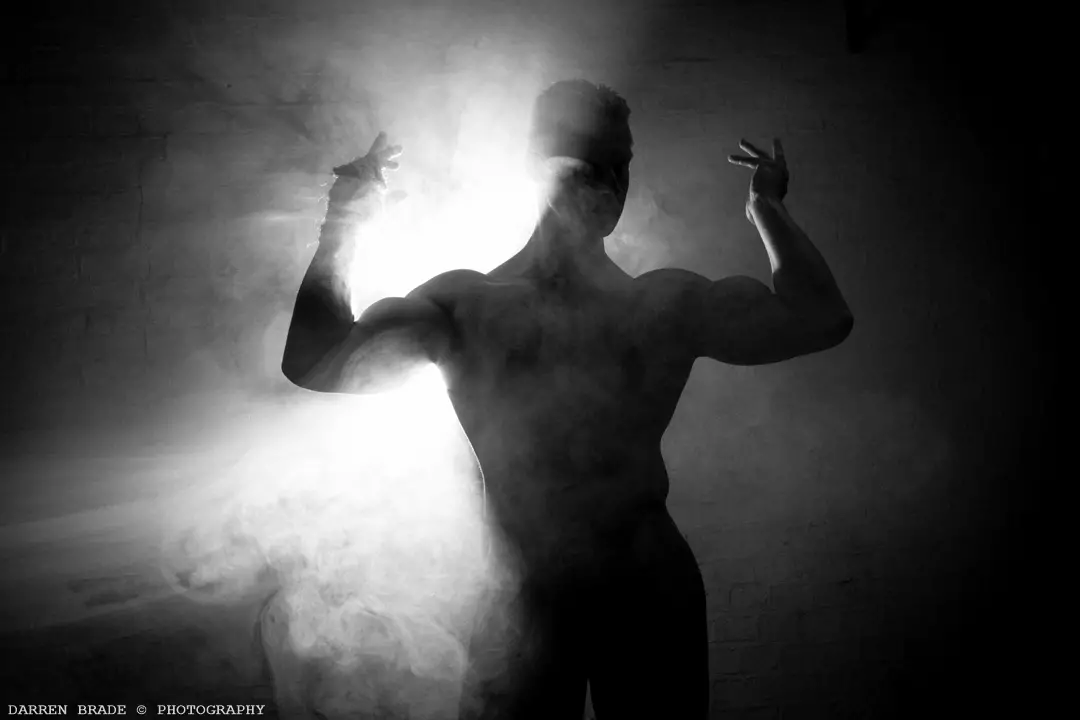 EKSKLUSIIVNE: DRAGON IN THE SMOKE, autor Darren Brade 18083_13