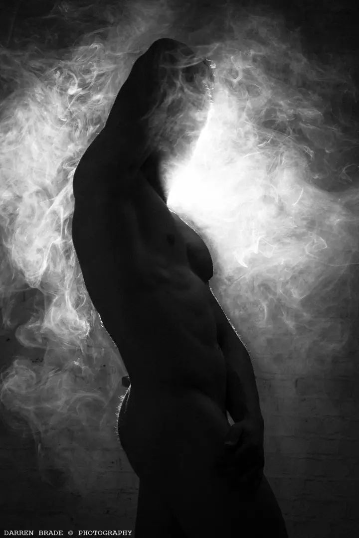 EXCLUSIV: DRAGON IN THE SMOKE de Darren Brade 18083_2