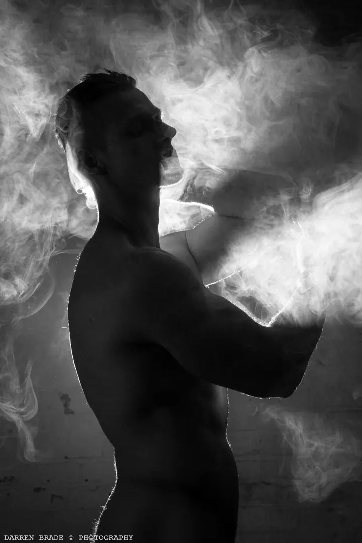 EXCLUSIV: DRAGON IN THE SMOKE de Darren Brade 18083_3