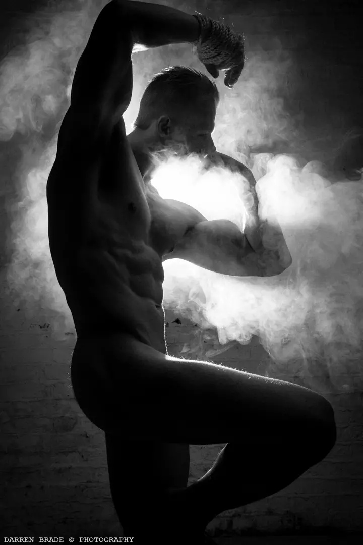 EXCLUSIV: DRAGON IN THE SMOKE de Darren Brade 18083_4