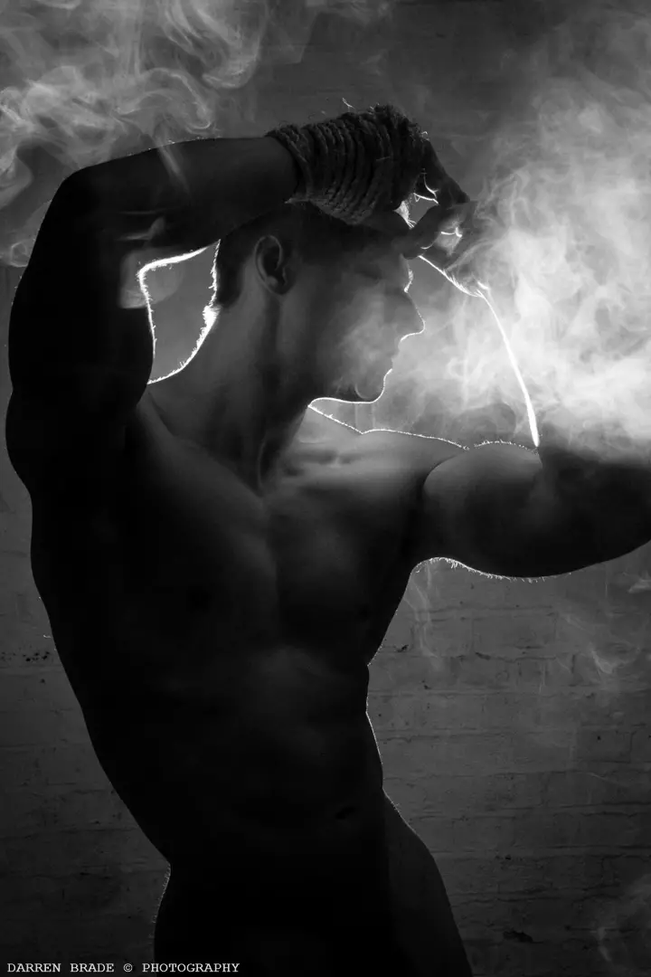 เอกสิทธิ์: DRAGON IN THE SMOKE โดย Darren Brade 18083_5