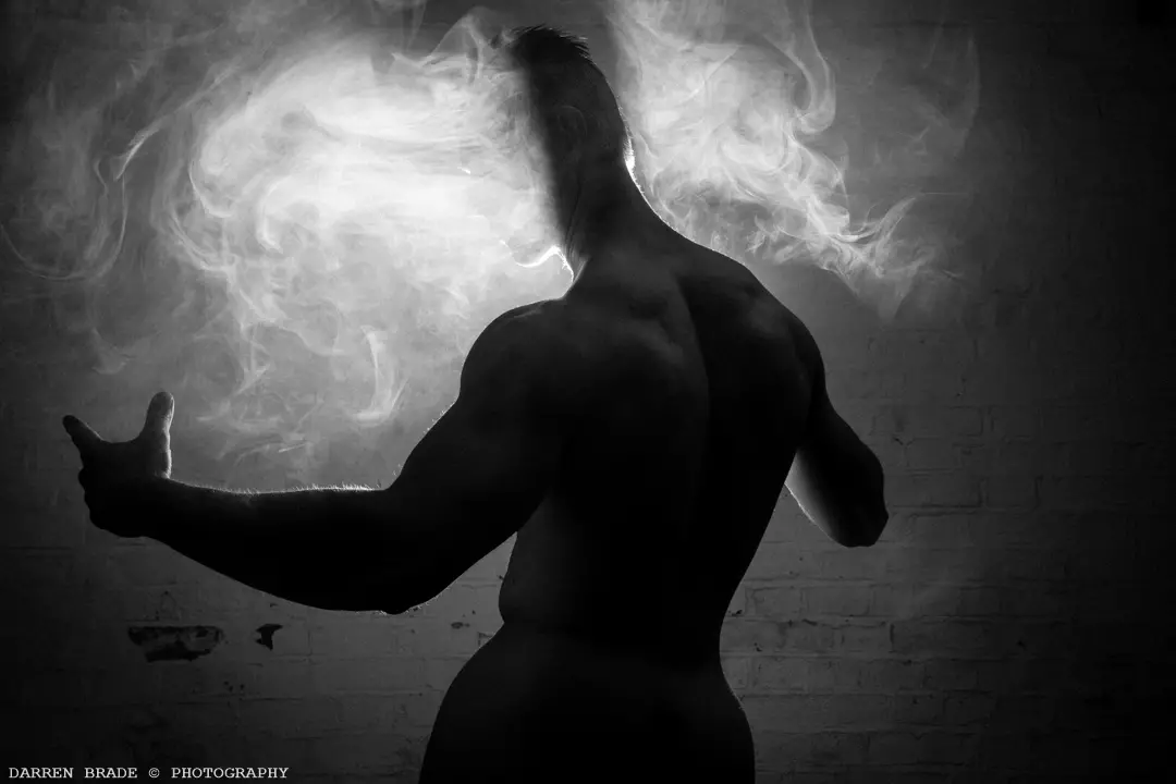 EXKLUSIVT: DRAGON IN THE SMOKE av Darren Brade 18083_7