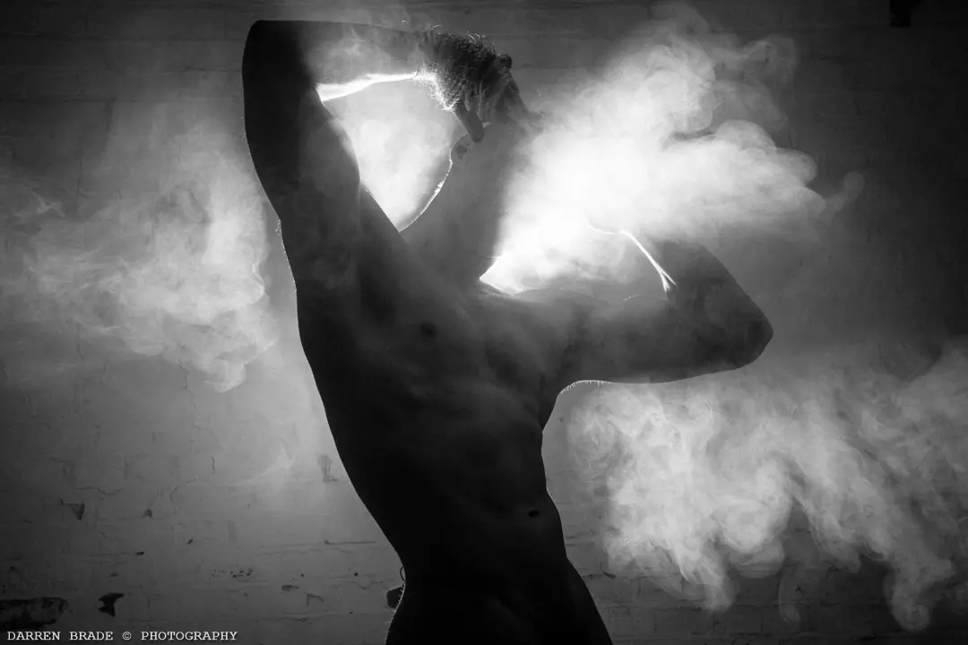 EKSKLUSIIVNE: DRAGON IN THE SMOKE, autor Darren Brade 18083_9