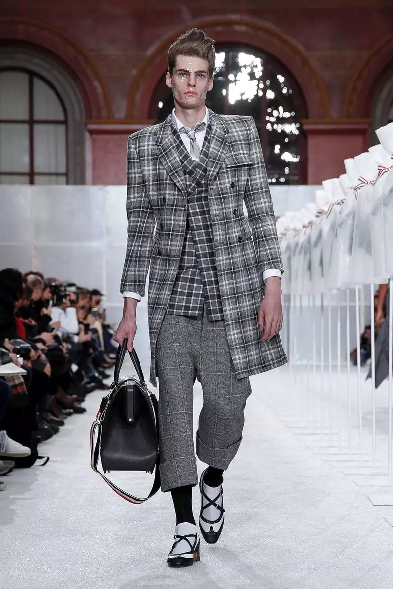 Thom Browne Menswear Caij Nplooj Ntoos Hlav 2019 Paris4