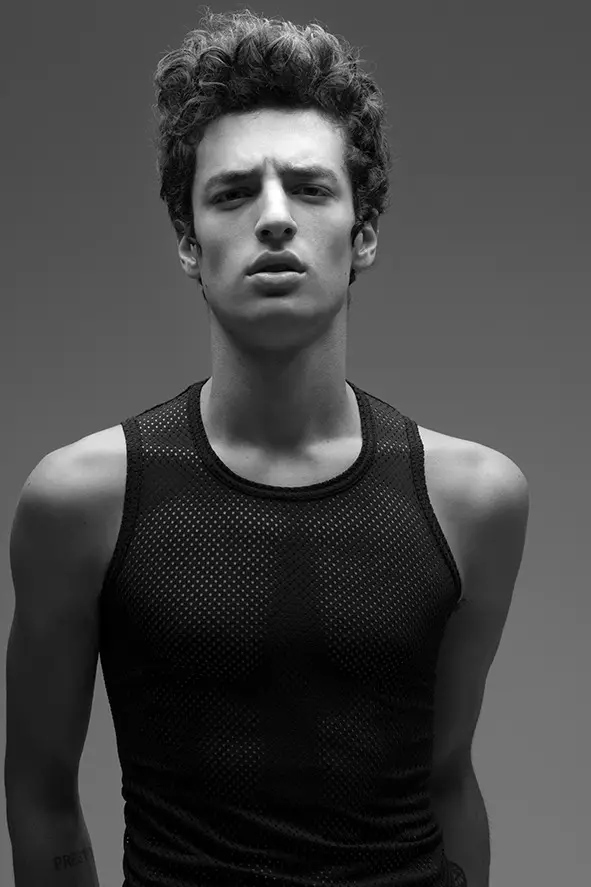 O modelo brasileiro Gabriel García ten 20 anos de rostro fresco e 1,87 m (6'1,6