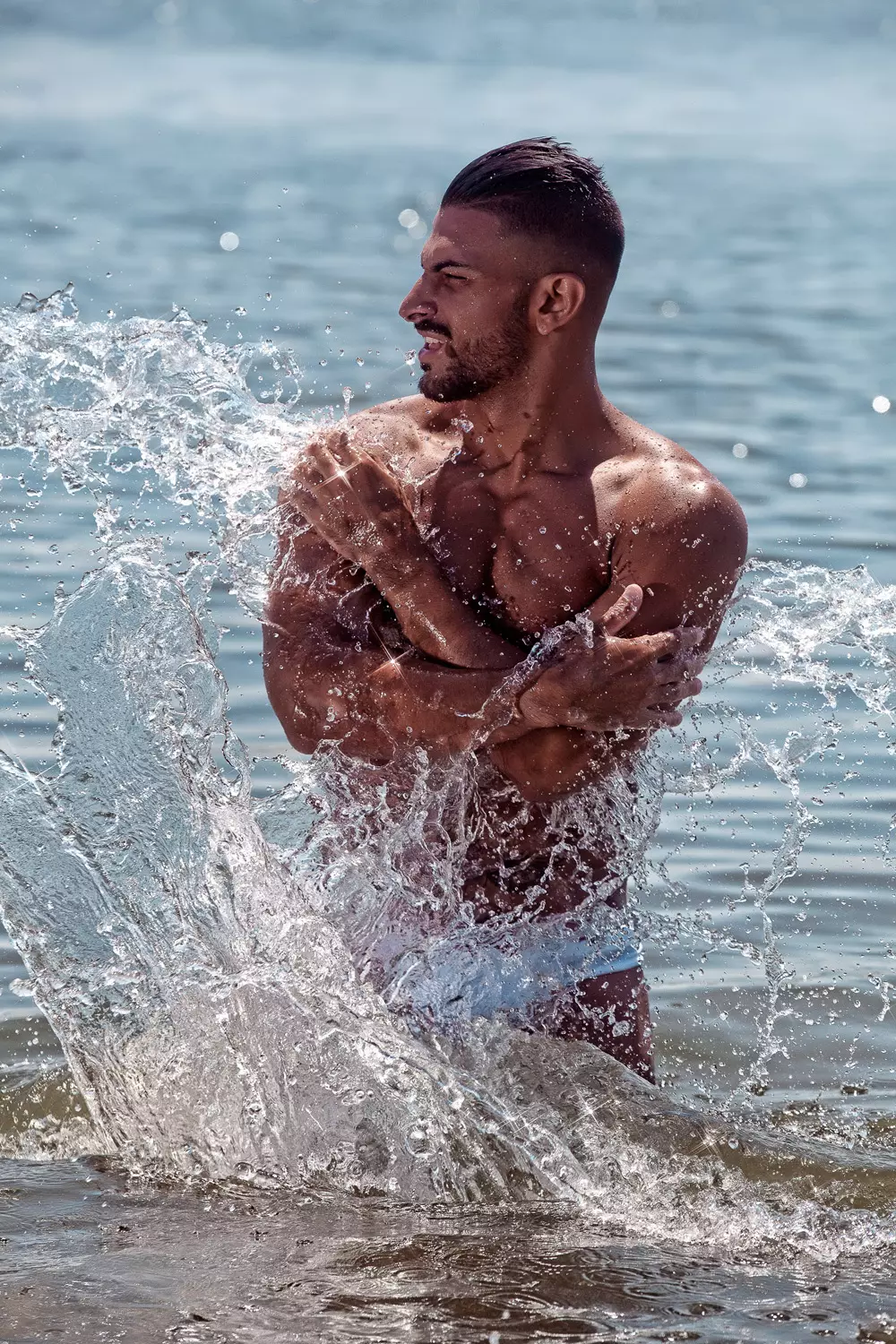 15 raisons sexy de ne pas manquer l'été 2016 : Mr Gay Pride Spain est-il photographié par Cándido Arteaga par le talentueux Joan Crisol.