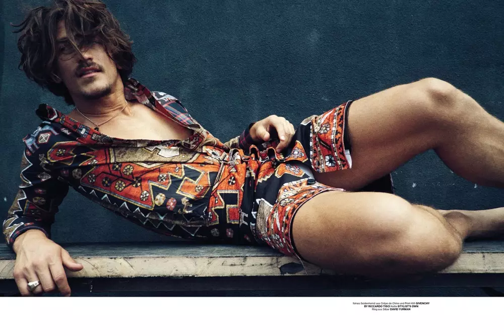 Hij is eerlijk gezegd de knapste man ter wereld en ik haat mezelf omdat ik iemand leuk vind die zo stereotiep aantrekkelijk is. Goh, dit is Topmodel Jarrod Scott die poseert voor de lens van Stefan Armbruster voor Numéro Homme Duitsland. Gestyled door Sabina Schreder. Beste werk dat ik tot nu toe heb gezien.