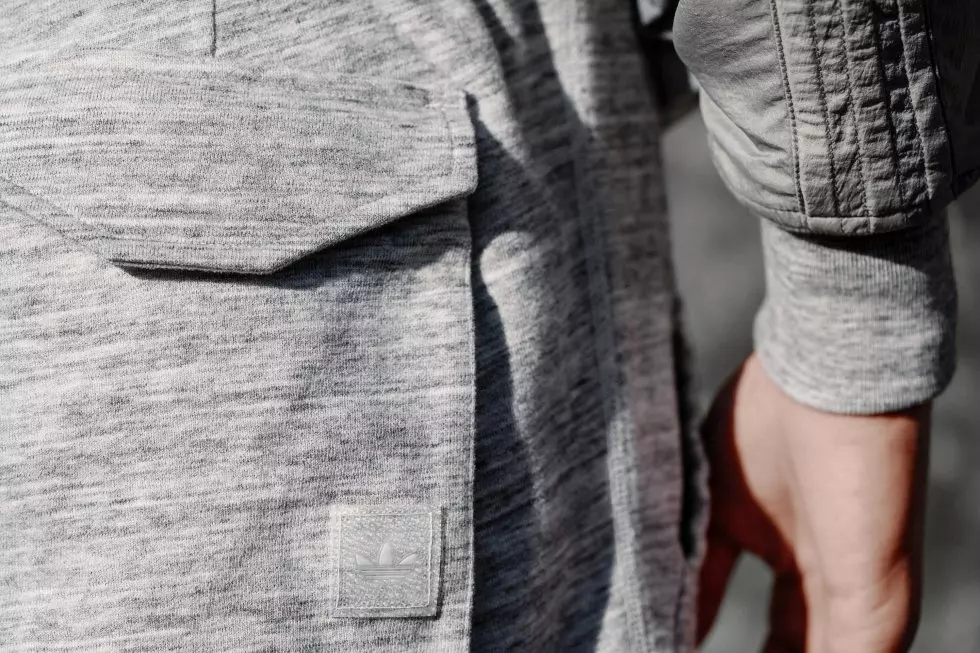 ou nas viagens entre Tóquio e Vancouver em 2004, a wings + horns é uma marca de roupa masculina contemporânea que integra tecidos inovadores com uma abordagem japonesa aos detalhes. Focada na qualidade e integridade do design, as wings + chifres são inspiradas na paisagem canadense, e após 10 anos continuam a ser feitas no Canadá.