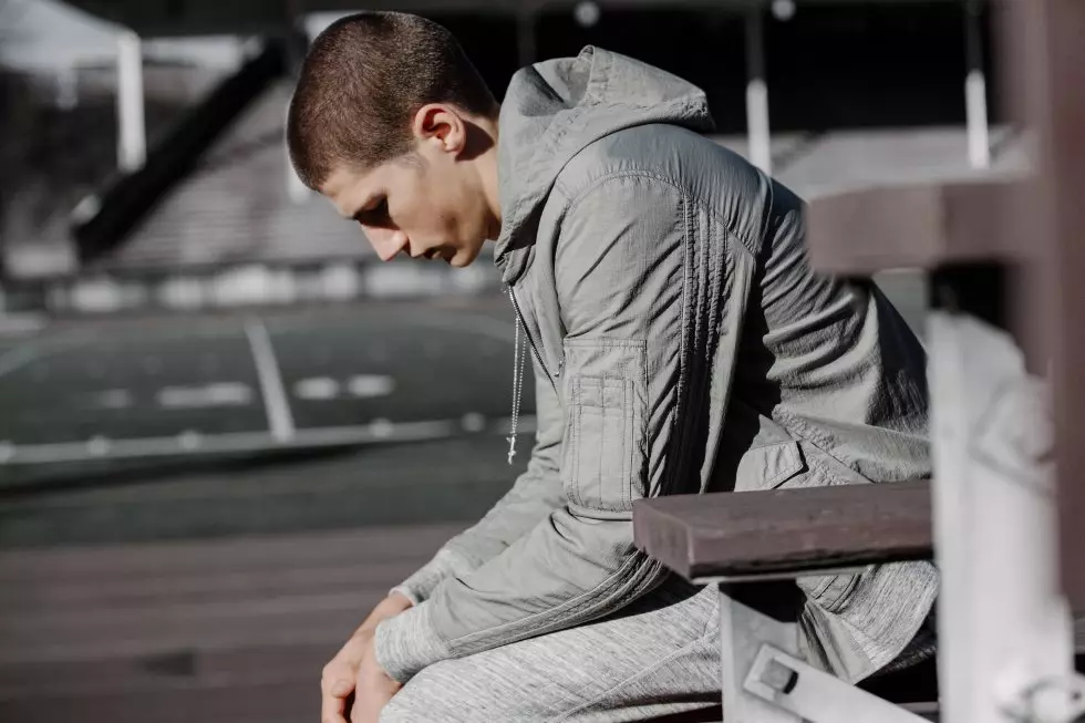 orn sa mga biyahe tali sa Tokyo ug Vancouver sa '04, ang wings+horns kay kontemporaryong menswear label nga nag-integrate sa mga bag-ong tela nga adunay Japanese nga pamaagi sa detalye. Naka-focus sa kalidad ug integridad sa disenyo, ang mga pako+sungay giinspirar sa talan-awon sa Canada, ug human sa 10 ka tuig nagpadayon nga gihimo sa Canada.