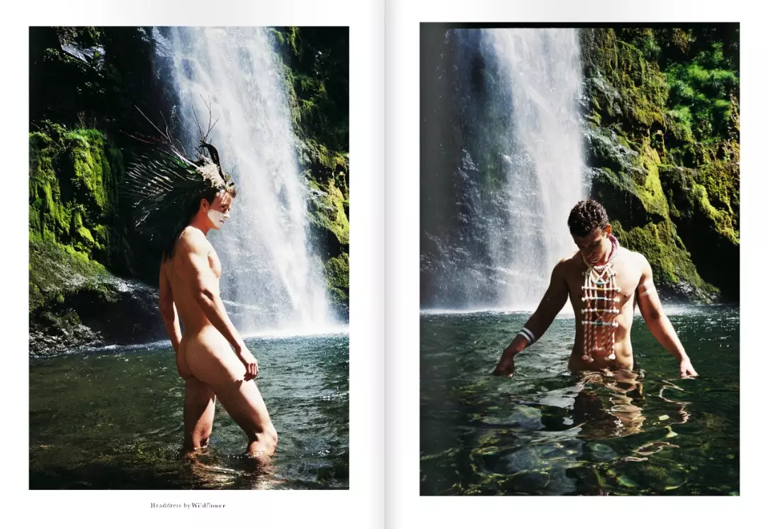 Unha onda de calor pide auga. É hora de nadar con Braeden, James, Jesse e Marko no desfiladeiro do río Columbia en Oregón, Estados Unidos. Cully Wright de Portland, Oregón, nada para o piso 62 fotografado nunha película analóxica de 35 mm. Foi asistido por Jocie Konoske e JB Lyde. Julia Platt-Hepworth foi a responsable do estilo desta rodaxe. O aseo e a maquillaxe foi feito por Jessica Belknap. Na páxina web de Cully Wright Atopa máis bo traballo.