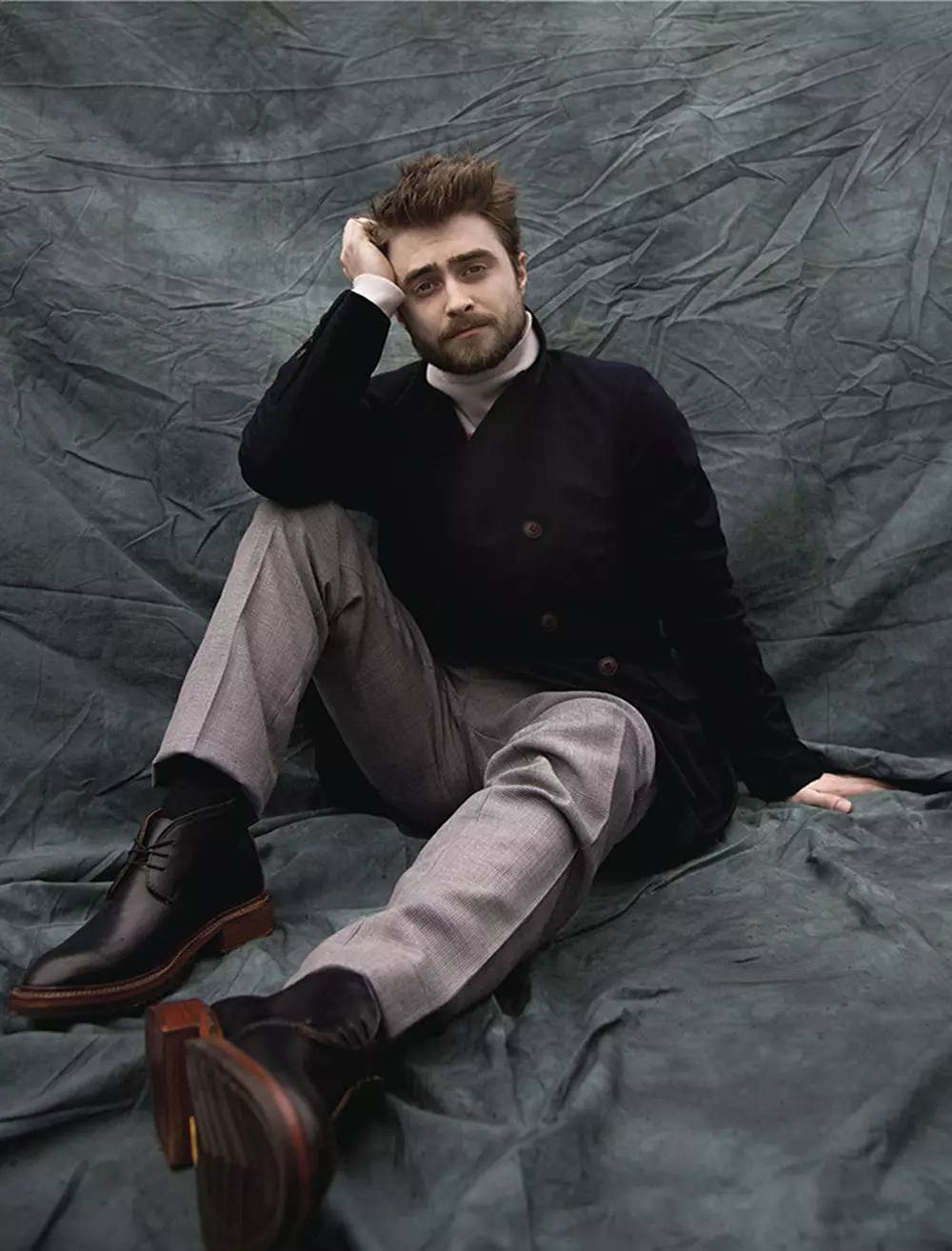 Tko ne bi pomislio, glumac + Daniel Radcliffe glumi u novom rujanskom izdanju 2016. August Man Malaysia kojeg je fotografirao Karl Simone, a stilizirala Jenesee Utley, nema Daniela koji se odlučuje da krene drugim putem.