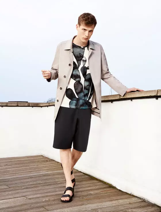 Inditex атактуу тез мода испан лейбли Zara Man SS 15 издөө китебин сунуштайт, биринчи бөлүгү костюм жана галстук, эркектердин кийимдери жана коомдук иш-чараларга жана кеңседен чыгууга арналган кийим тигүү. Экинчи бөлүк - Жаңы Navy дем алыш күндөрү жана расмий эмес учурларга даяр.