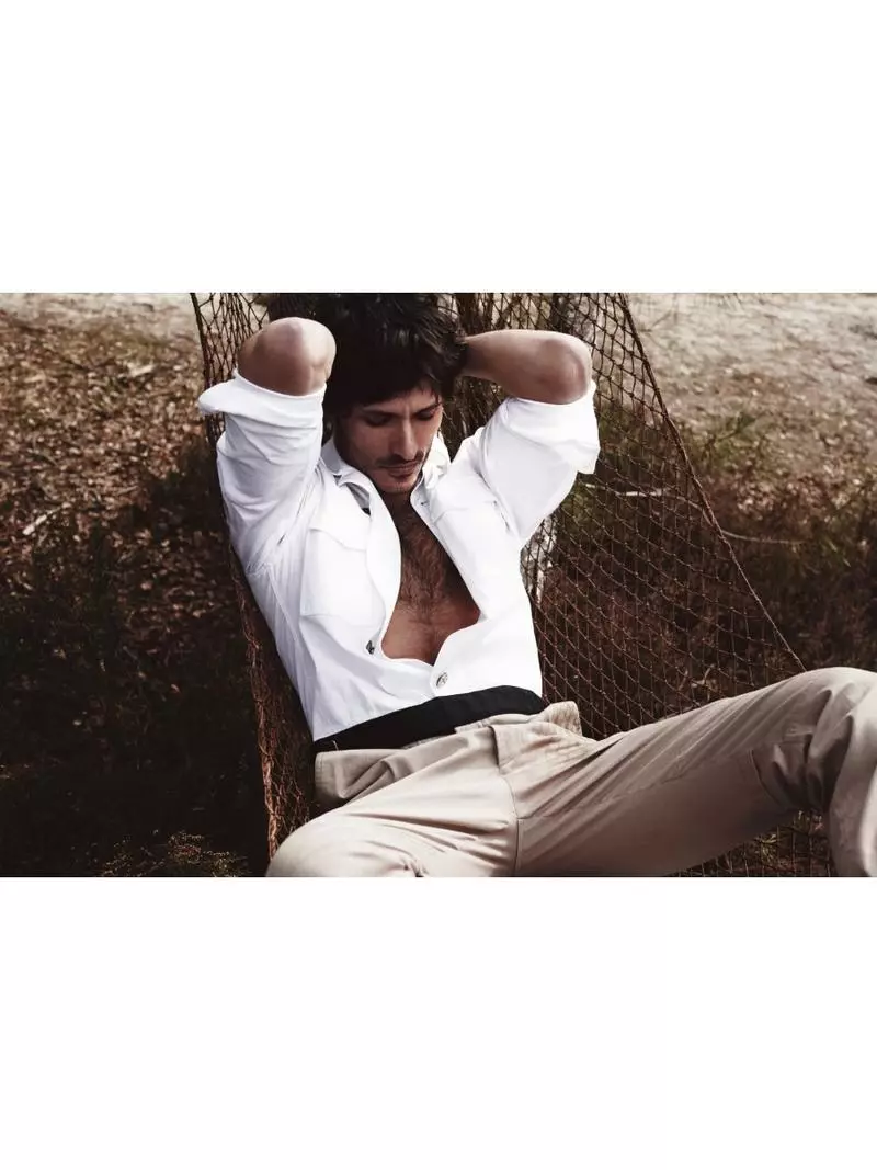 Andrés Velencoso Segura è il nuovo Man of the World per ELLE Man Vietnam luglio 2015 Fotografato da Jumbo Tsui, stilista di Shuo Yuan Hasegawa. Trucco: Yann Boussand Larcher.