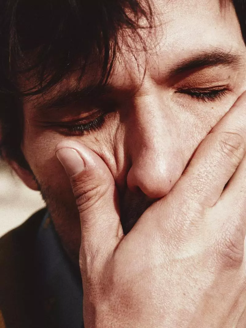 Andrés Velencoso Segura er den nye Man of the World for ELLE Man Vietnam juli 2015 Fotograferet af Jumbo Tsui, stylist af Shuo Yuan Hasegawa. Make-up: Yann Boussand Larcher.