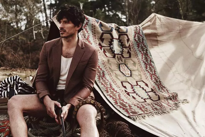 Andrés Velencoso Segura ke Monna e Mocha oa Lefatše bakeng sa ELLE Man Vietnam Phupu 2015 E nkiloe ke Jumbo Tsui, setaele ke Shuo Yuan Hasegawa. Makeup: Yann Boussand Larcher.