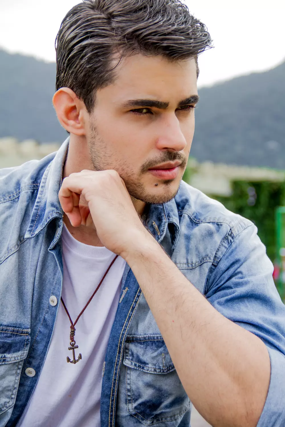 We kennen allemaal Braziliaanse mannelijke modellen, hier is Ricardo Barreto, een prachtig model vertegenwoordigd door 40 Graus Models en hij poseert voor de lens van Simone Fransisco.