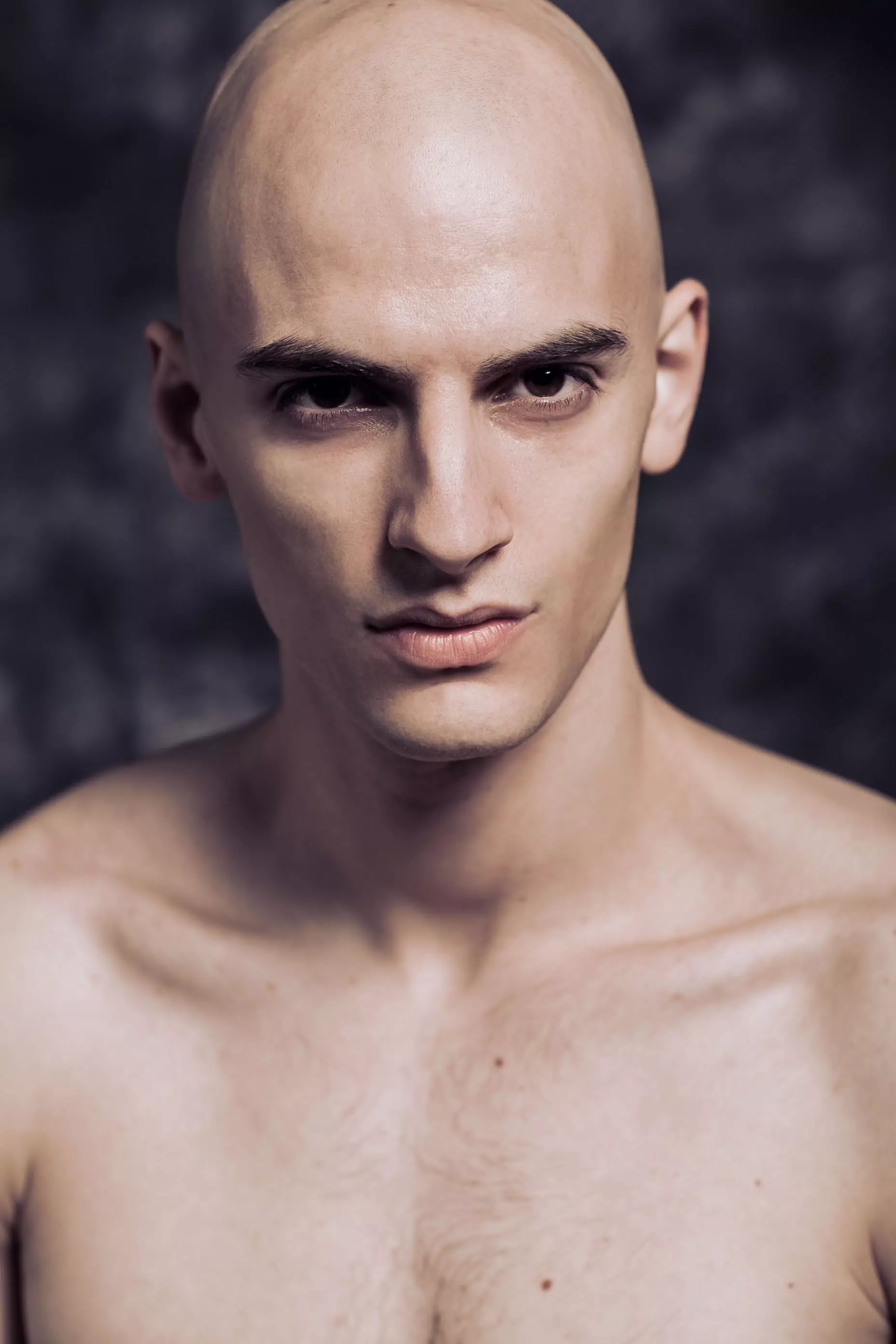 Présentation du nouveau visage Nathanael Baldwin de Ciotti Models à Toronto photographié par Juan Neira. Regard charmant et énigmatique que vous ne pouvez pas quitter des yeux.