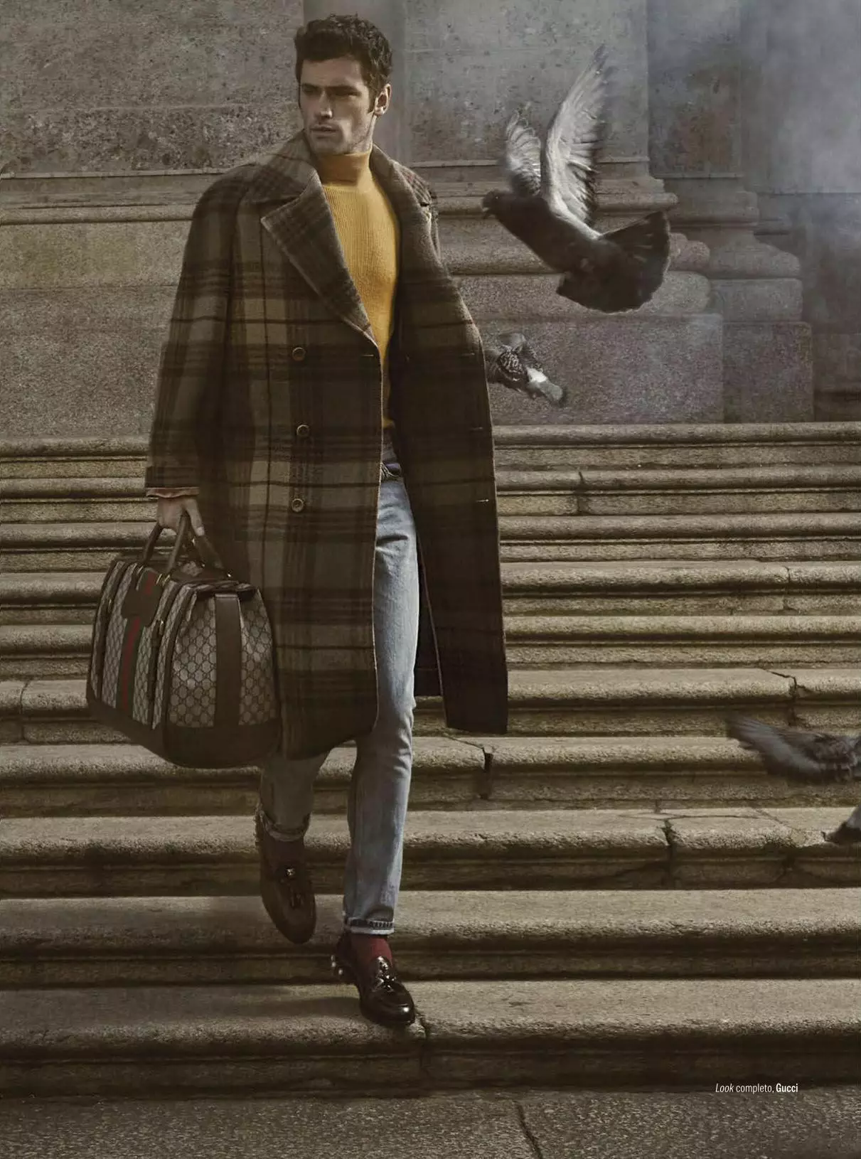 'Episode Milanese' Model teratas menghiasi editorial mode baru dan sampul majalah GQ Style Mexico F/W 2016, difoto oleh Luca Maria Morelli, Styling oleh Fernando Carrillo, Art direction oleh Alessandro Maria Morelli. Penataan dilakukan dengan sempurna, kami merasa sangat aneh tentang penyuntingan dalam nada sepia, fotografi dan penataan gaya berhasil.