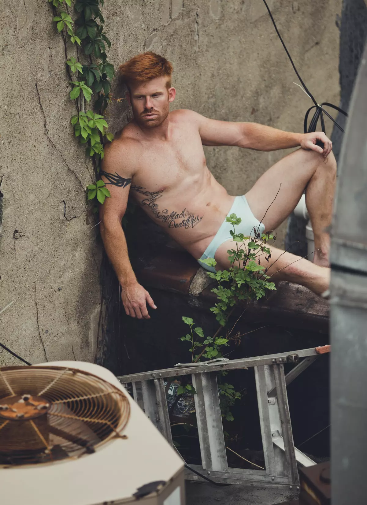 Andam na nga moigo sa NYC streets aduna kami ginger rebel male model nga si Ryan White nga gipusil ni Photographer HardCiderNY ni Menelik Puryear ug gi-istilo ni Kai Jankovic.