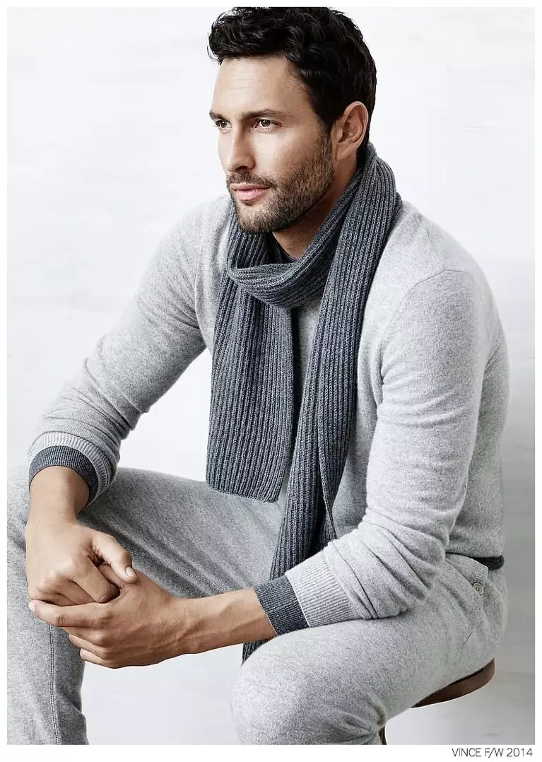 El model nord-americà Noah Mills protagonitza el look book de la tardor de 2014 de la marca de roba masculina Vince. Conegut pel seu estil clàssic net, Vince no decebrà quan es tracta de la tardor. Creats per a l'home urbà contemporani en el fons, els separadors s'uneixen amb una facilitat refinada. Els texans texans de tall recte i els joggers relaxats es combinen amb peces de punt ajustades, jaquetes de cuir premium i samarretes ajustades per a una sèrie d'estils de tardor accessibles.