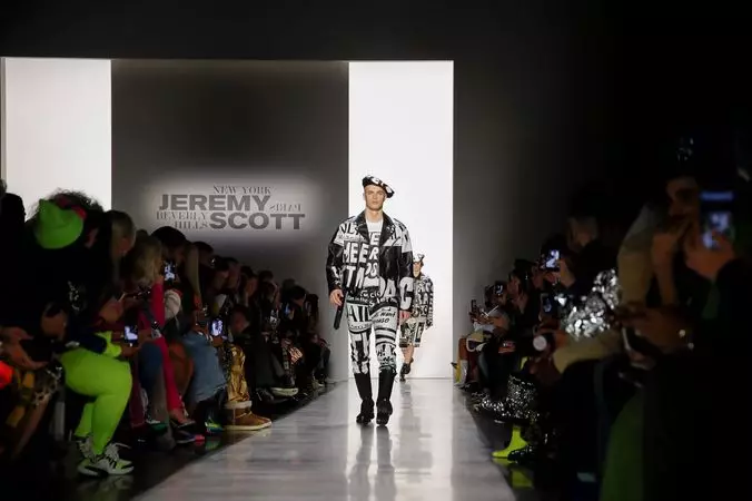 Jeremy Scott Oo Diyaar U Ah Inuu Xidho Dayrta Jiilaalka 2019 New York19