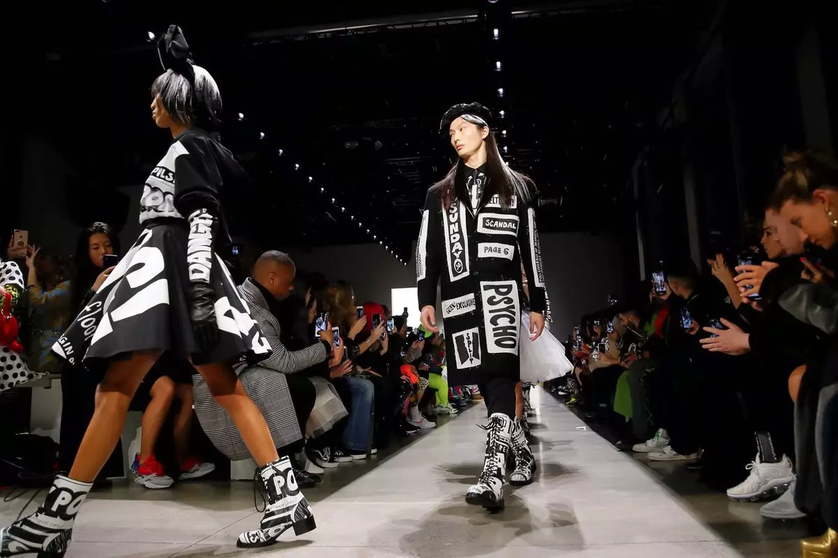 Jeremy Scott Valmiina pukeutumaan Syksy Talvi 2019 New York21