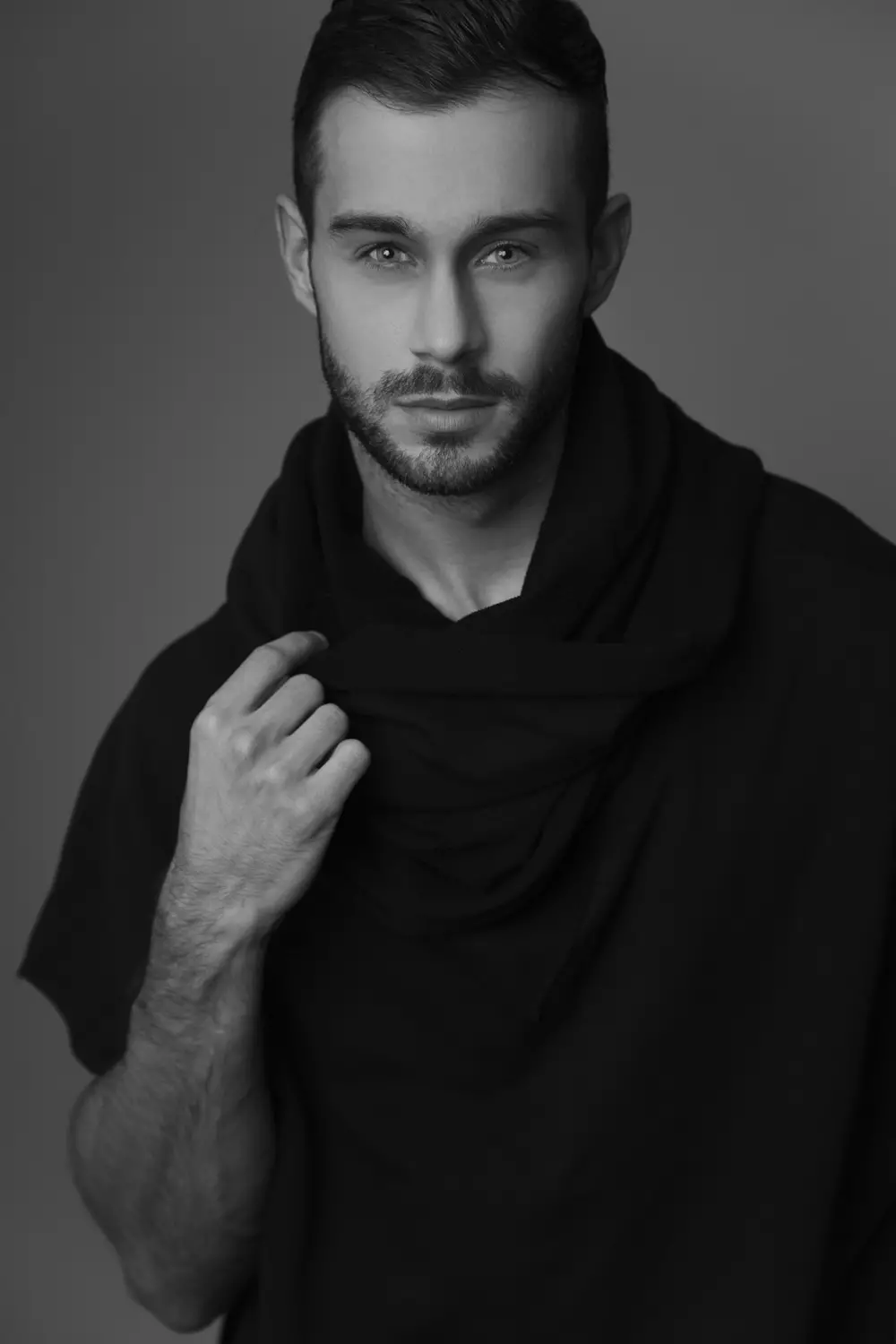 Dalam keluaran baharu Majalah Dominus melancarkan sesi besar dan menakjubkan seperti ini: Model Adam Phillips (Model Sikap) lebih seksi berbanding sebelum ini bergambar untuk lensa Lucas Ferrier, digayakan oleh Kai Jankovic.