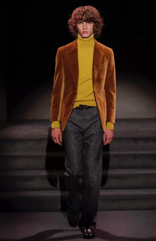 Diňe Tom Ford tarapyndan A / W 2016 geýmäge taýyn bu kolleksiýany açmak üçin Tom Ford tarapyndan seresaplylyk bilen döredilen erkek eşikleriň ajaýyp dizaýnyny we ajaýyp görnüşini bellemek isleýäris.