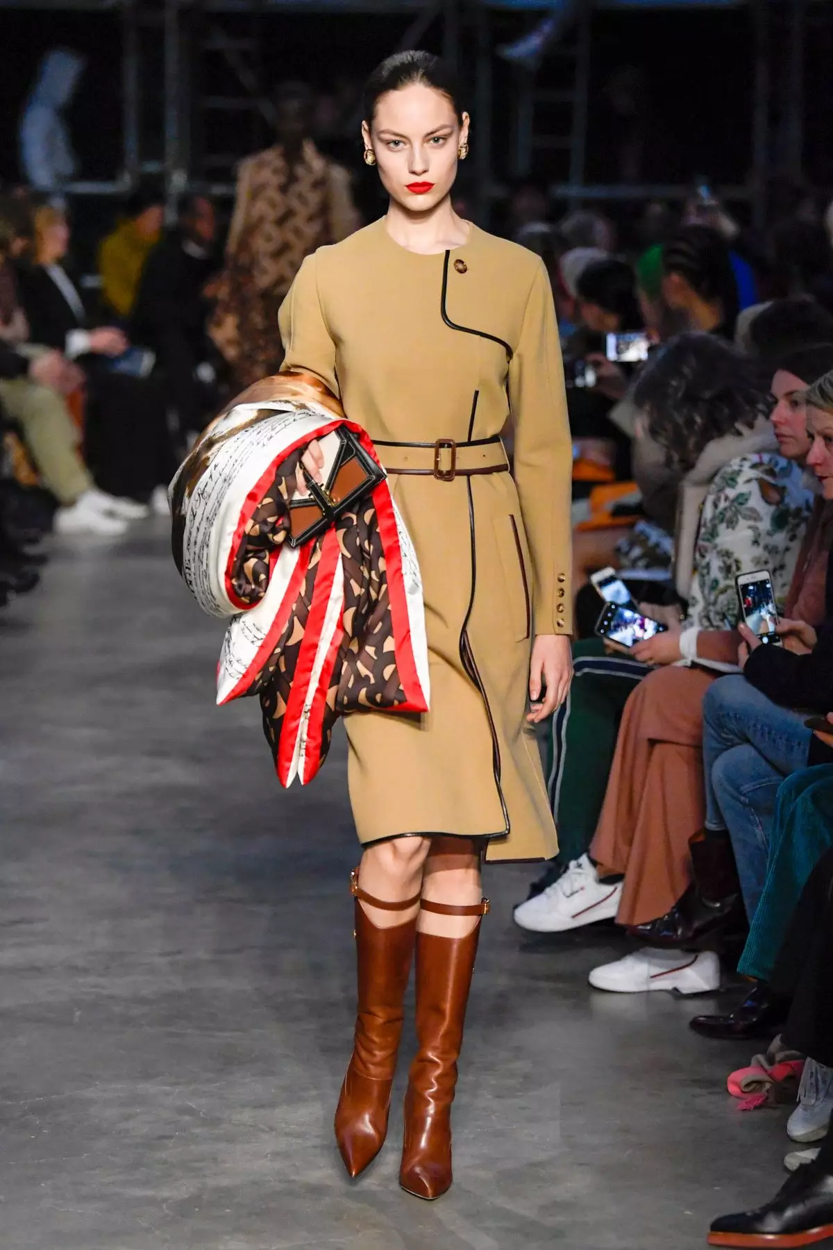 Burberry эркектер жана аялдар күз-кыш 2019 London31