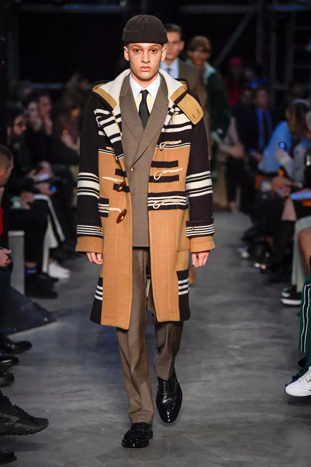 Burberry Irġiel u Nisa Fall Winter 2019 Londra35