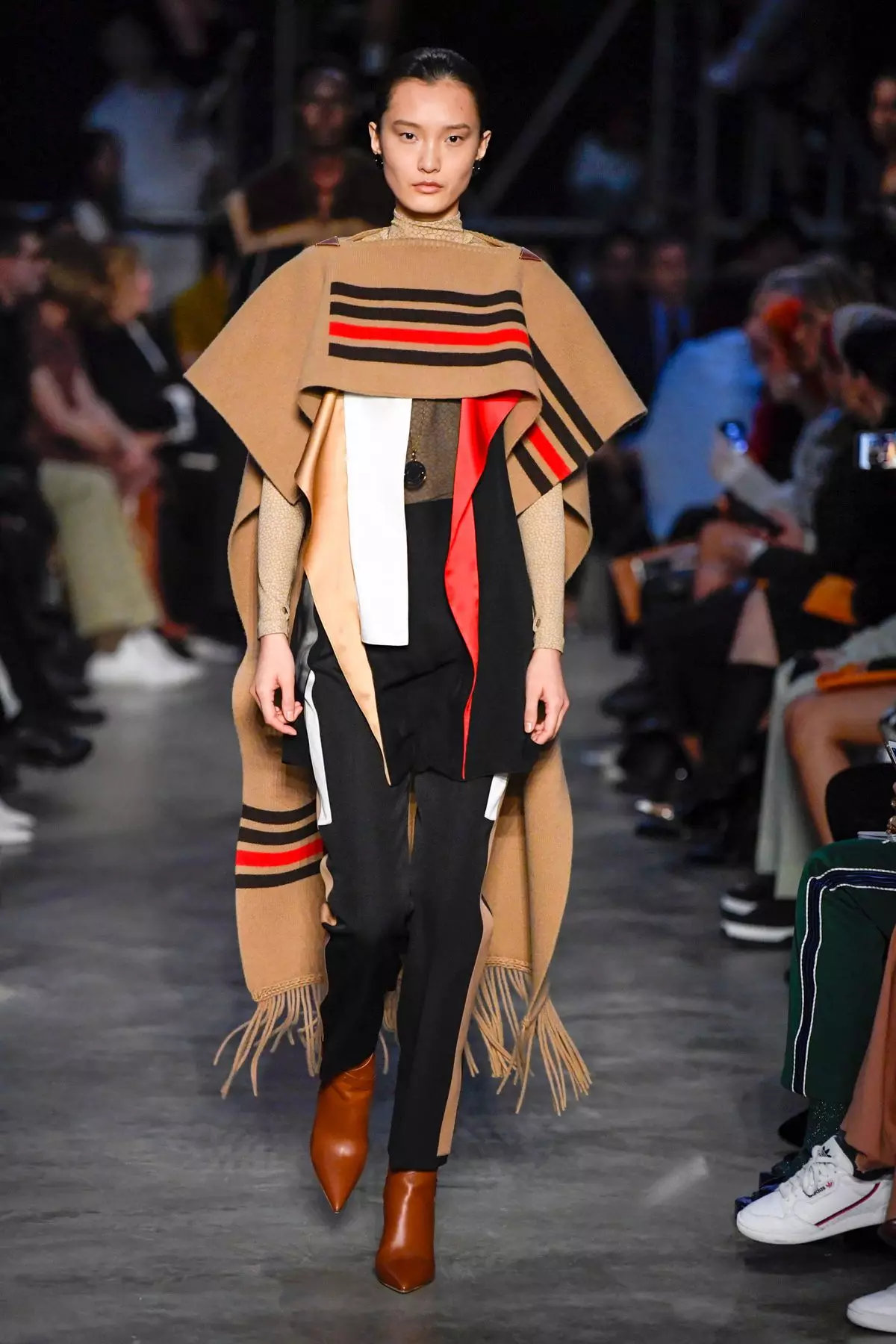 „Burberry“ vyrai ir moterys, 2019 m. rudens žiema, Londonas80