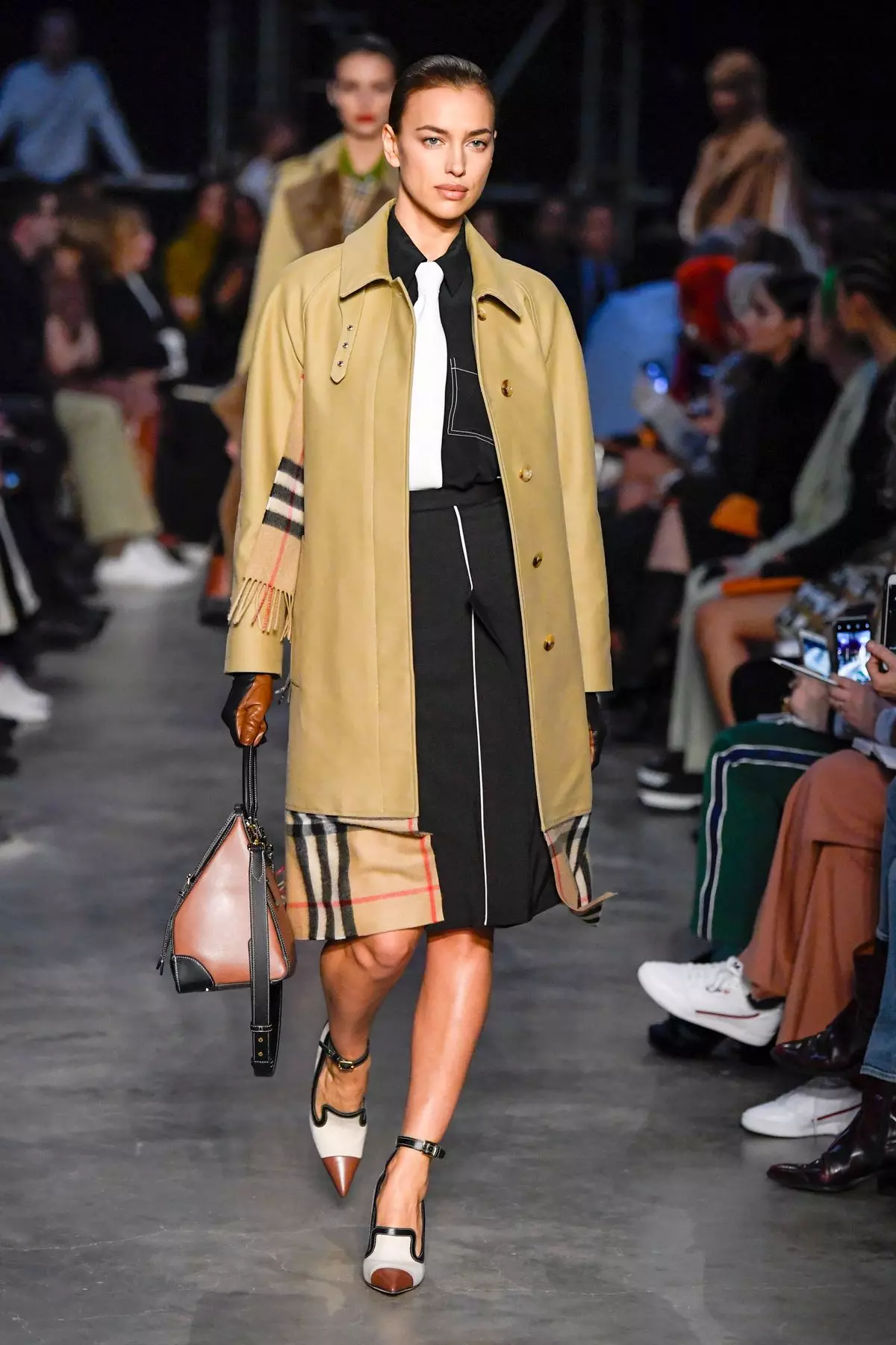 Burberry для мужчын і жанчын восень-зіма 2019 у Лондане95