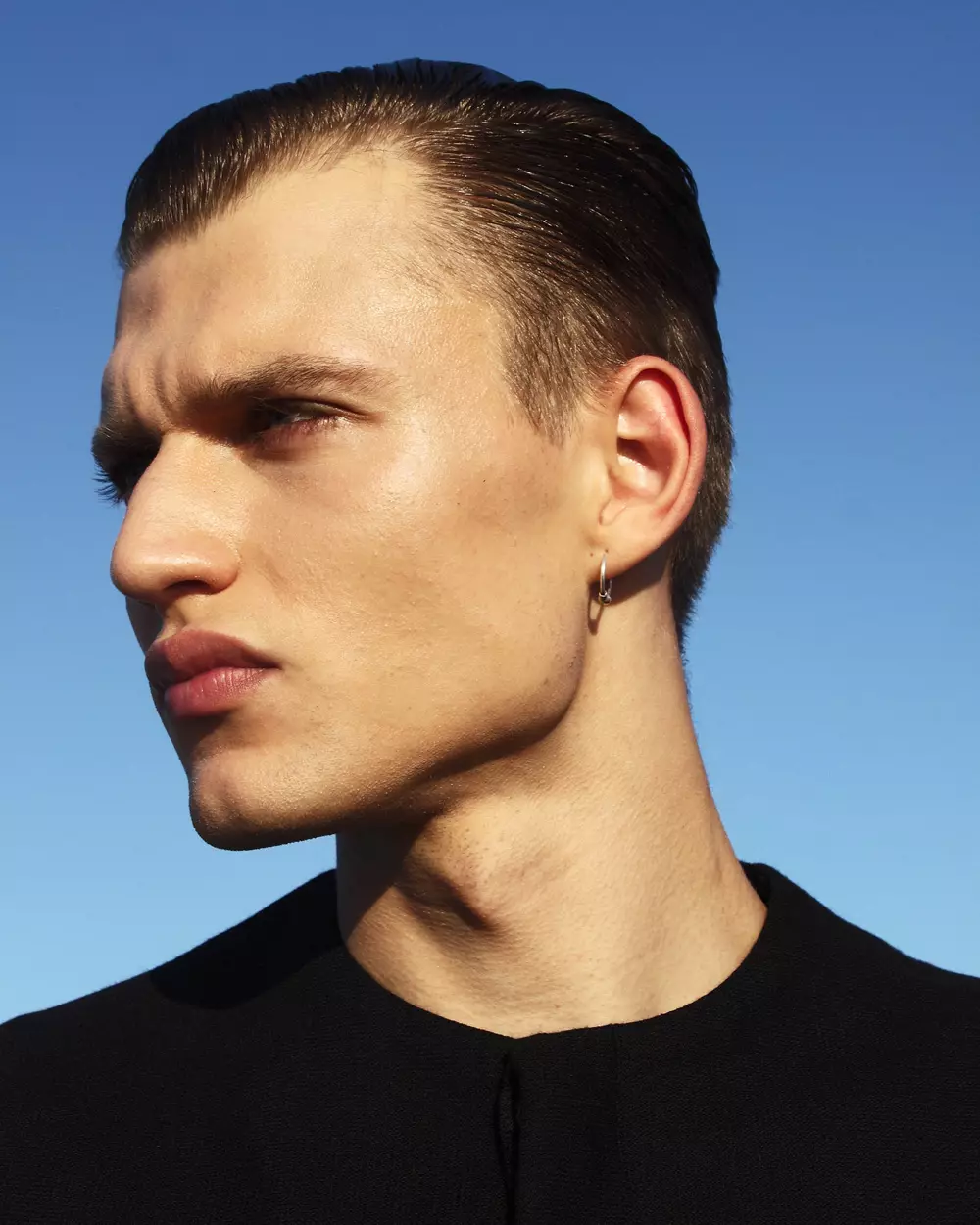 Fotografi yang menakjubkan oleh Sebastian Troncoso yang berbakat dan penggayaan cantik oleh Ra Casas bekerjasama untuk menghasilkan set gambar yang menakjubkan ini dibintangi oleh model Igor (Trend) yang memakai Acne, Sandro, H&M, COS, Zara, G-Star, Z Zegna antara lain. MUA oleh Noemí Nohales untuk MAC.