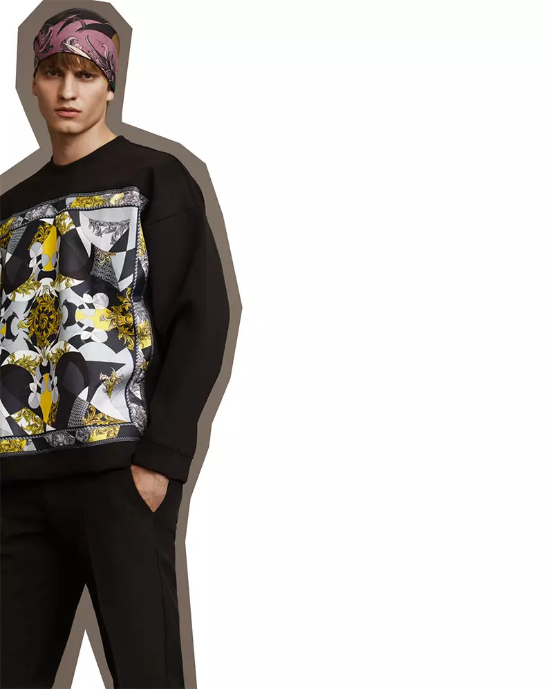 Versace ເປີດຕົວ Versace Collection Fall/Winter 2015 lookbook ຂອງຕົນ, ປະສົມປະສານການແຕ່ງຕົວແບບເປັນທາງການ ແລະ ການດຶງດູດແຟຊັ່ນ.