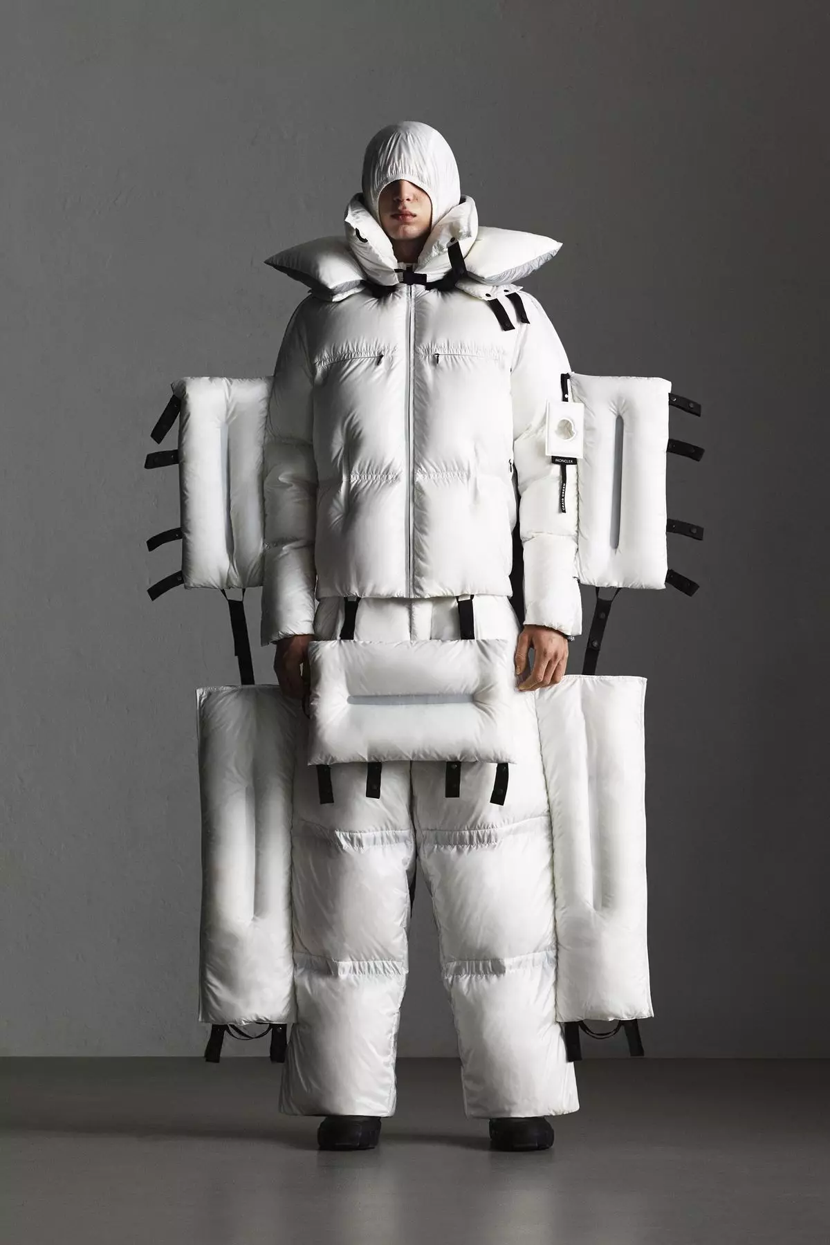 Moncler Craig Green gatavs valkāšanai, rudens ziema 2019 Milāna16