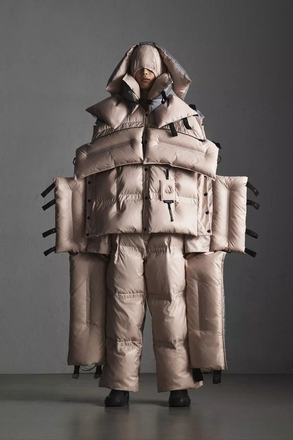 Moncler Craig Green גרייט צו טראָגן האַרבסט ווינטער 2019 מילאַן 21