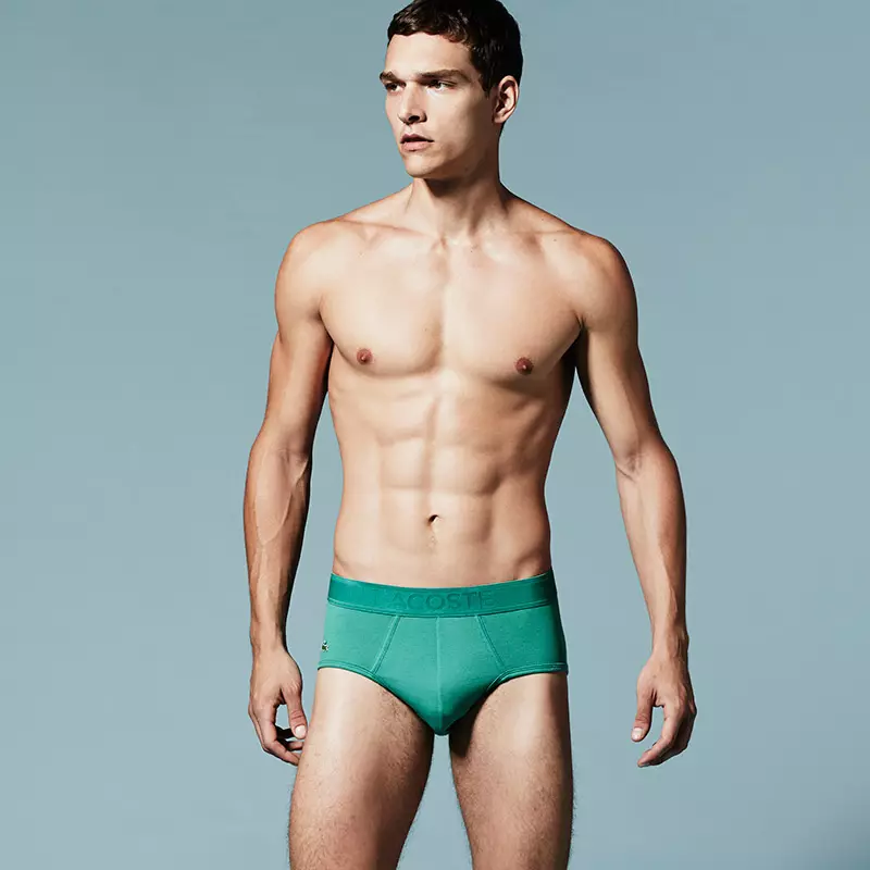 Dadorchuddiodd Lacoste ei lyfr edrych Underwear & Sleepwear newydd, yn cynnwys y model Brasil Alexandre Cunha.