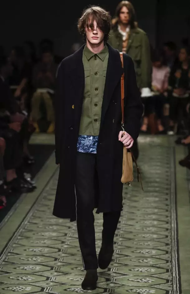 Burberry RTW primăvară/vară 2017 Londra 20740_17