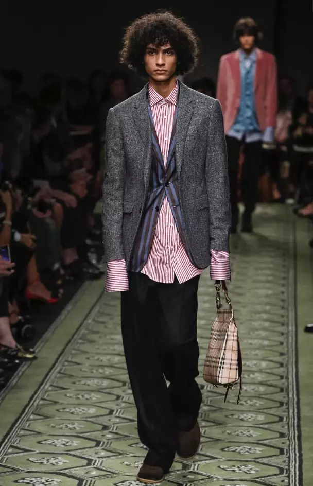 Burberry RTW primăvară/vară 2017 Londra 20740_18