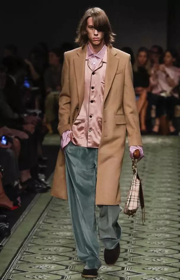 Burberry RTW Fréijoer / Summer 2017 London 20740_28