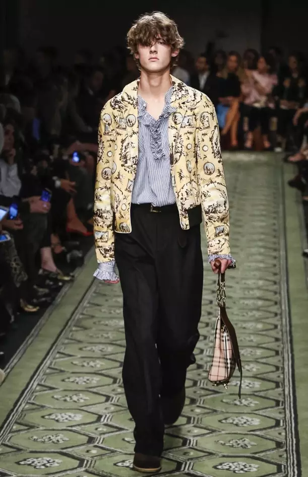 Burberry RTW primăvară/vară 2017 Londra 20740_31