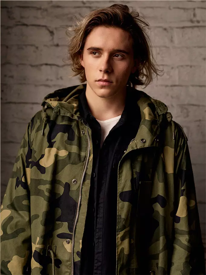 Brooklyn Beckham (London, 1999) wuxuu si buuxda u muujinayaa qiyamka muhiimka ah ee Pull&Bear: dhalinyarada, hal-abuurka, ka go'naanta bulsho iyo deegaan iyo ruux caalami ah