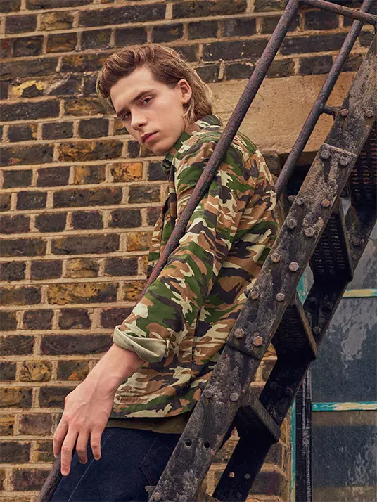 Brooklyn Beckham (Londres, 1999) encarna á perfección os valores fundamentais de Pull&Bear: xuventude, creatividade, compromiso social e medioambiental e espírito internacional.