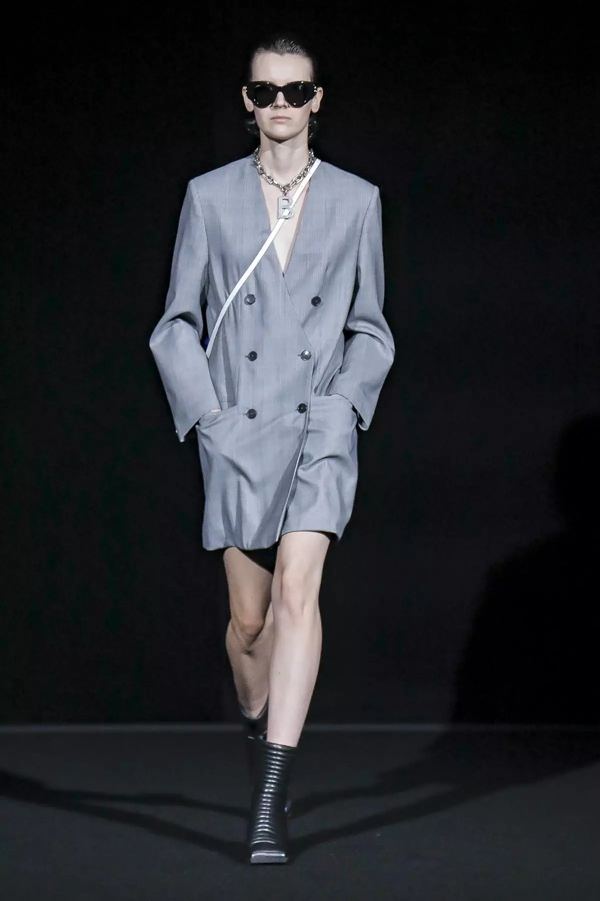 Balenciaga e Itokiselitse ho Apara Mariha a Selemo sa 2019 Paris16