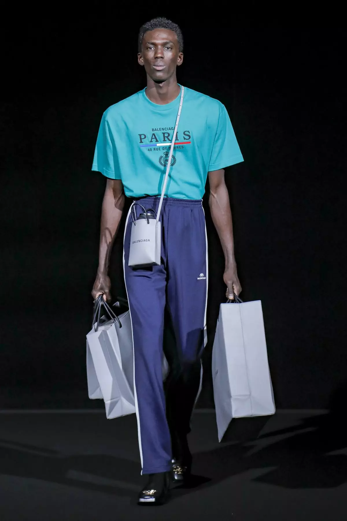 Balenciaga Yiteguye Kwambara Imvura Yimvura 2019 Paris30