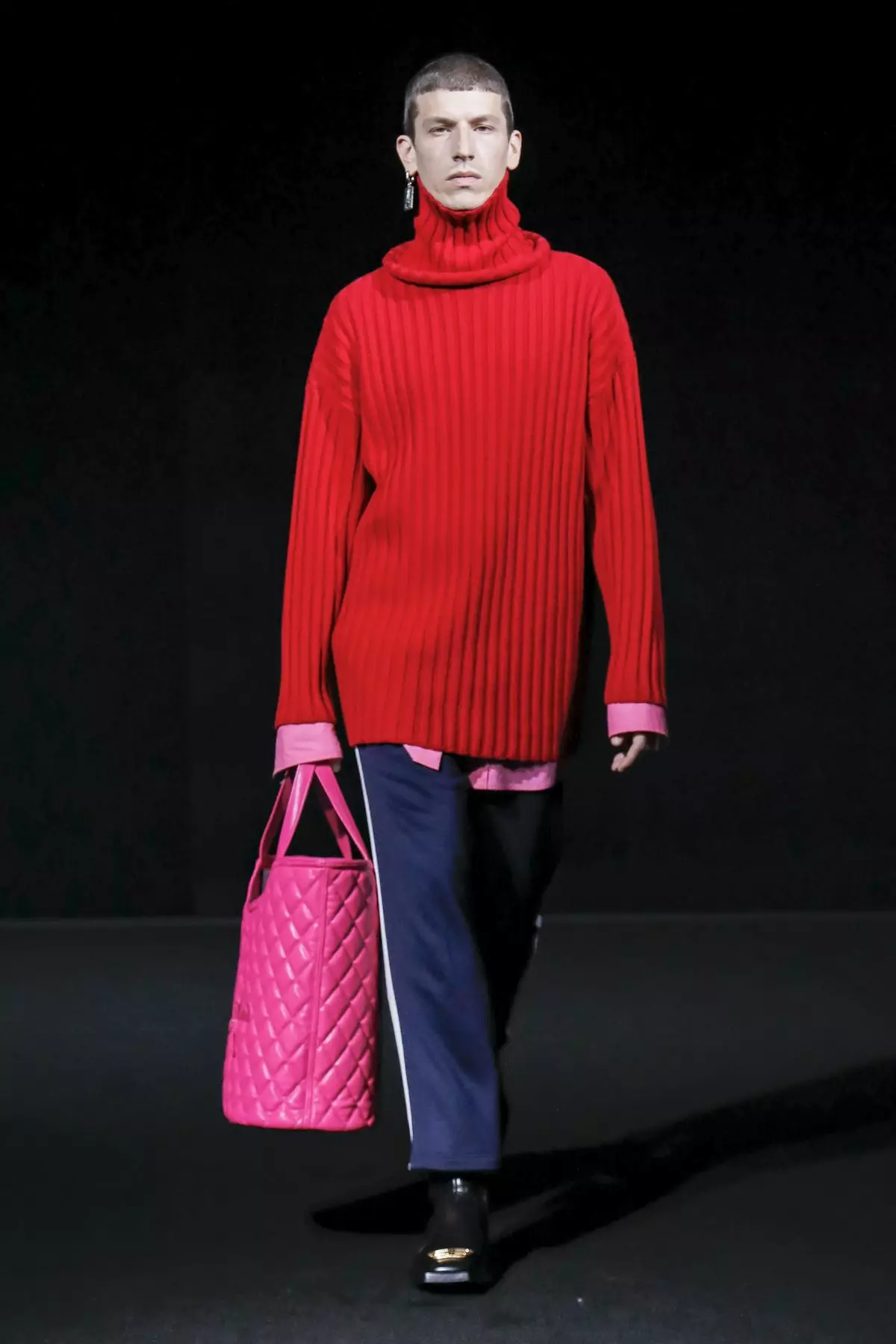 Balenciaga Yiteguye Kwambara Imvura Yimvura 2019 Paris56