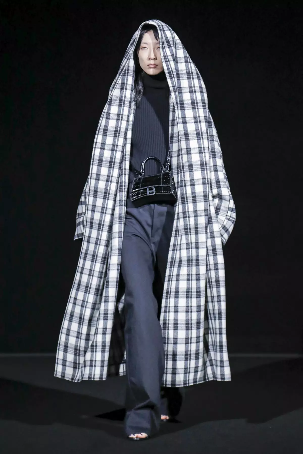 Balenciaga, gatavs valkāšanai, rudens ziema 2019 Paris71