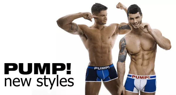 VOCLA huet déi nei PUMP Underwear Kollektioun agefouert. D'Kollektioun enthält eng Rei vun neien Designen vun donkelen a verführeresche Faarwen bis helle Pop-Faarwen. PUMP hunn Jockstraps, Shorts a Boxer an der Sammlung bäigefüügt. Et ginn zwee Boxer Stiler. Déi éischt ass mat engem breathable Mikro-Mesh-Material gemaach, huet eng viischt Méck an elastesche Beenöffnungen fir e bessere Fit ze ginn. Deen anere Stil ass de 'Jogger' deen e Kottengkierper a Mesh-Taschen huet. Jiddereng vun den neien Designen huet en Numm kritt fir seng Perséinlechkeet ze reflektéieren.